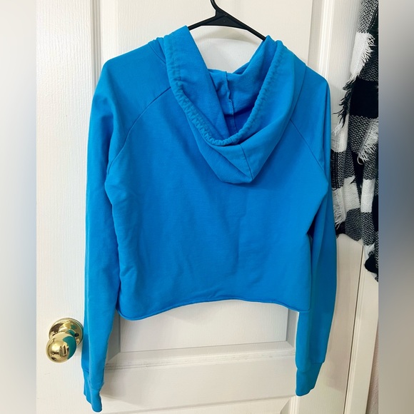 Walt Disney’s the Lion King crop top sweatshirt 🦁 - Picture 4 of 5